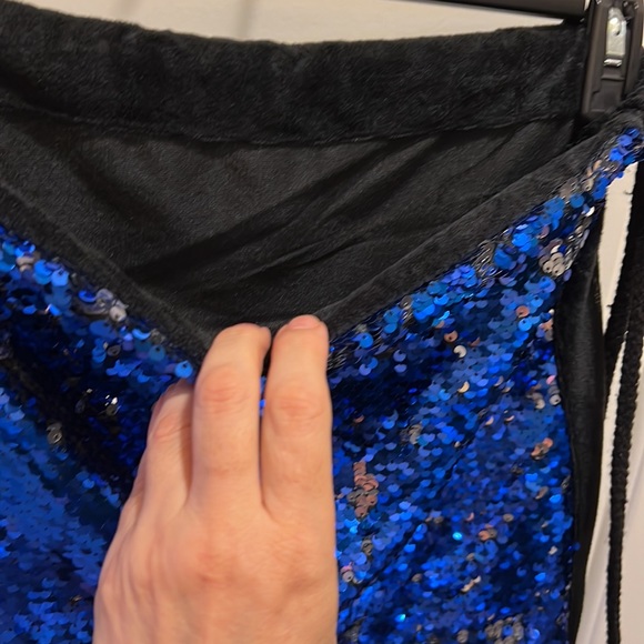 New Sequined Back Back - Picture 7 of 7